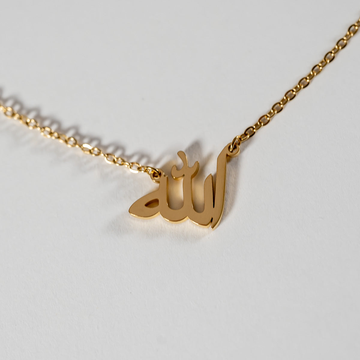 Necklace with Allah in Arabic - Gold